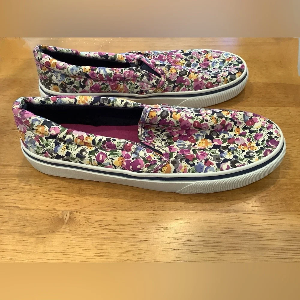 Faded Glory Slip On Canvas Shoes Size 7 Floral Print Twin Gore Round Closed Toe - Picture 1 of 10